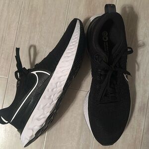 Men’s Nike React Black Tennis Shoe Size 11